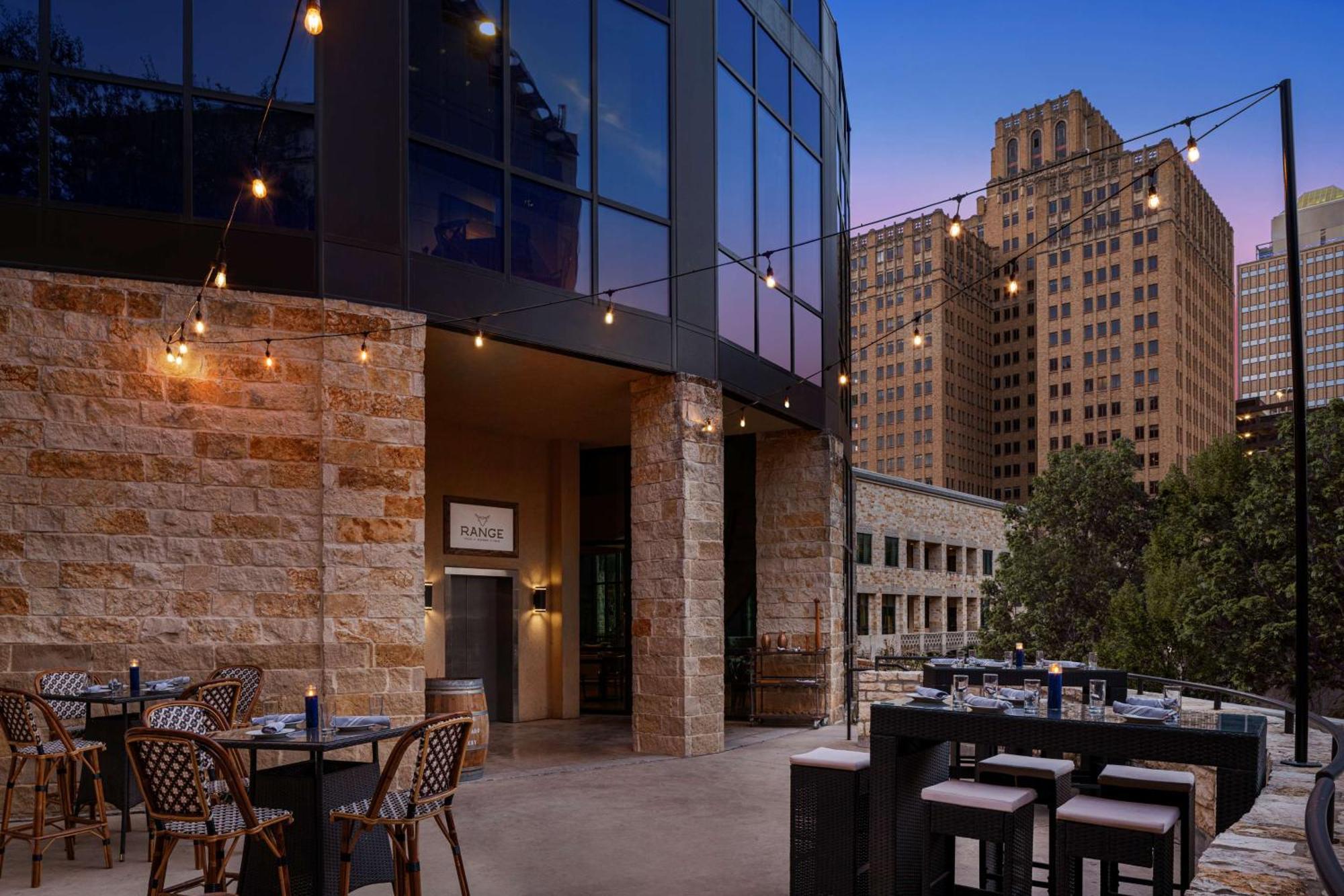 Embassy Suites San Antonio Riverwalk-Downtown Exterior photo